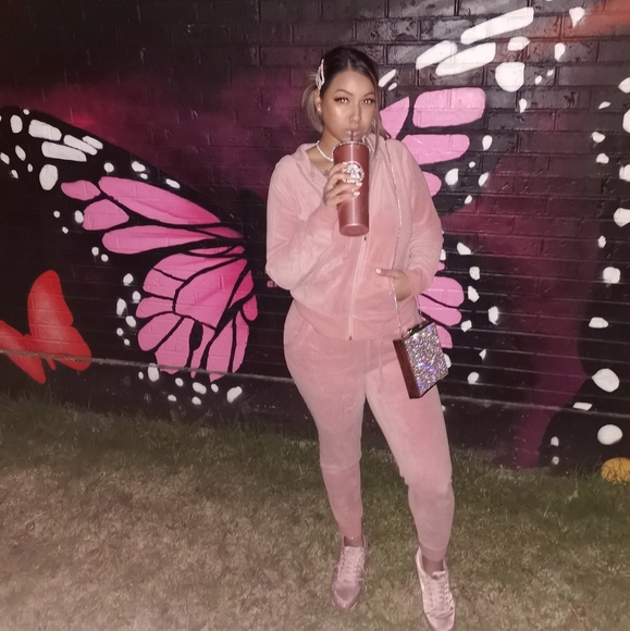 Meet your Posher, Kimberly - Picture 2 of 3